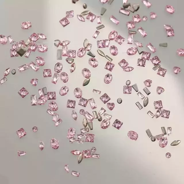 Mini Zircon Kynsikristallit #4 200kpl