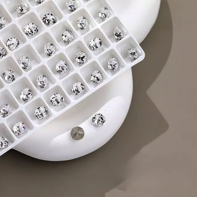 Nailart Timantti Pyöreä #01 6mm 5kpl