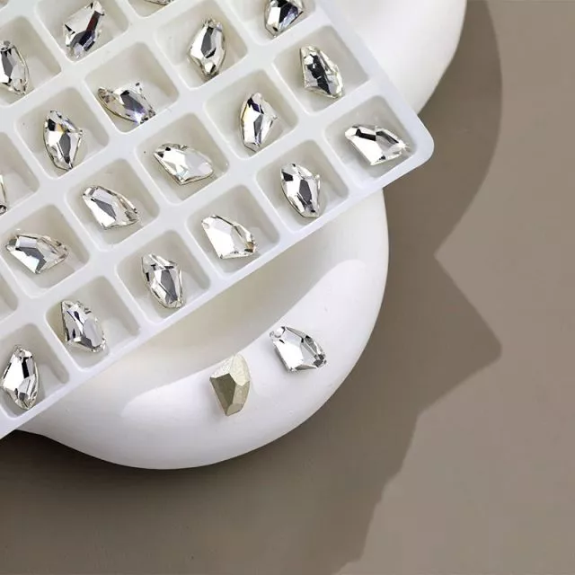 Nailart Timantti #04 6mm x 10mm 5kpl